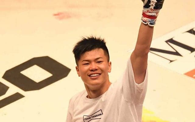 那須川天心、超人気俳優との“控室2ショット”にファン熱視線「試合とのギャップ凄い」