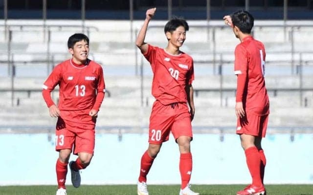 “赤い彗星”東福岡、桐蔭学園に2-0初戦突破　注目の伝統校対決でFW日高が技あり2G