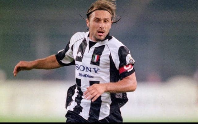 【スーパーゴール図鑑/ユベントス編】“闘将”コンテの現役時代、相手GK棒立ちの意表を突くバイシクルシュート