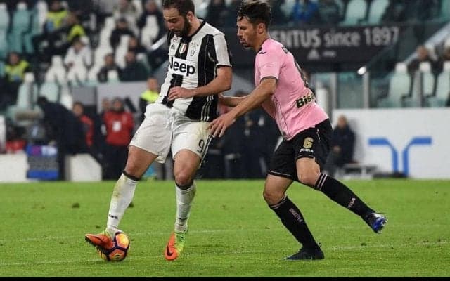 ポストプレーも完璧！イグアインがディバラを華麗なバックヒールでお膳立て【ベスト・アシスト】