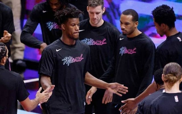 「最先端だ」「こりゃ酷い」　NBA強豪が着用した“斬新ジャージ”に米ファン賛否