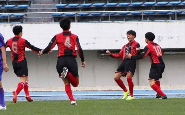 【高校サッカー】耳を疑った“緊急コンバート”から決勝点　矢板中央・小川がFWで途中起用された理由