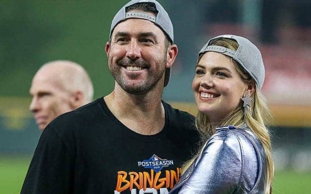 【MLB】ミニワンピ姿のモデル妻が「美しい」　バーランダーの幸せ家族写真にファン絶賛