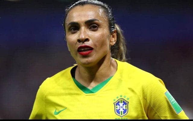 “スカートを穿いたペレ”と称されるブラジル女子代表FWマルタがチームメイトと婚約