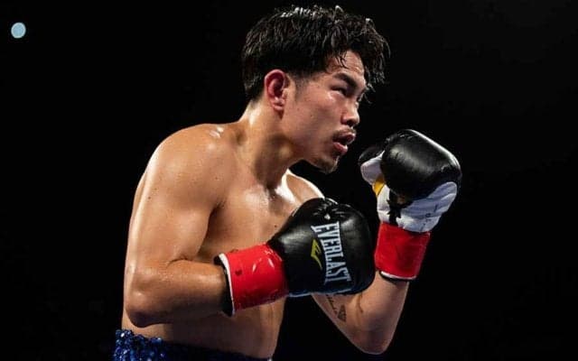 「カッコいい父ちゃん！」　井岡一翔、1歳長男＆妻との家族写真に反響「いい顔してる」