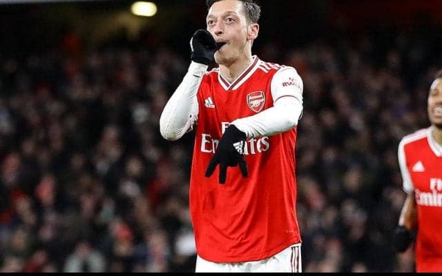 アルテタがエジルの移籍除外せず 「この1月にもう1つの決断を下さねば」