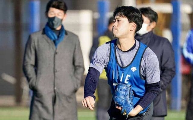 DeNAドラ1入江「緊張バリバリあった」三浦監督＆仁志2軍監督の前でキャッチボール