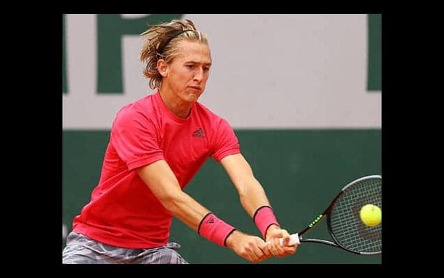  元王者アガシ指導、今季初白星 