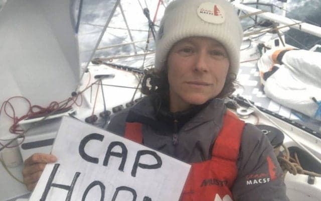 アルゼンチン沖、イザベル・ヨシュカ〈MACSF〉が走行困難に