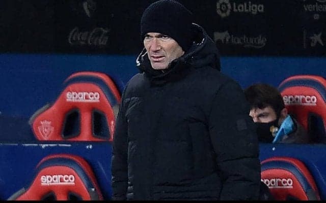 ジダン、悪天候下の試合決行に怒りを露わ 「フットボールじゃない。延期されるべきだった」