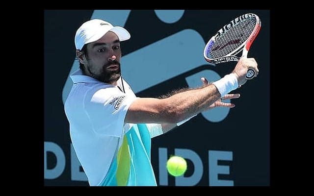  約3時間の死闘制し8強入り 