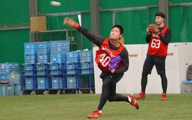 推しは乃木坂46生田絵梨花　楽天ドラ4内間の“紫＆トンボ”グラブの意味は？