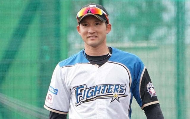 日ハム杉谷が「面白すぎ」写真公開　新成人を祝うまさかの“目録”とは…