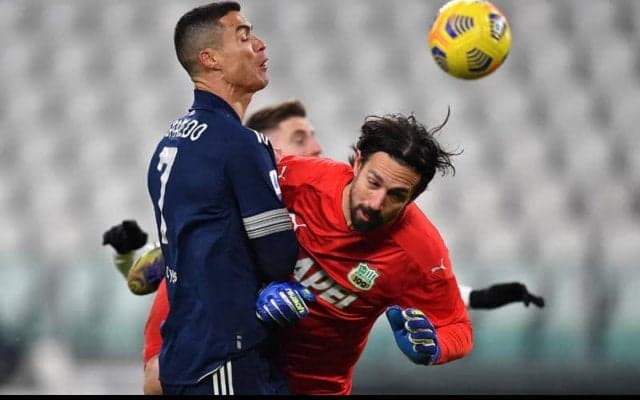 「エア・ロナウドだ！」GKのさらに上を行くC・ロナウドの驚愕のジャンプ力に称賛集まる