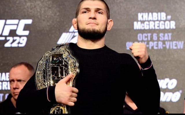 UFC“最強”の男ヌルマゴメドフがセードルフらとサッカー！猛烈ドリブルを見せる！！