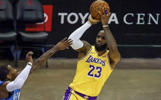 【NBA】レブロン、“三井寿以上”の3P確信ポーズに米驚愕「彼には普通」「象徴的プレーかも」