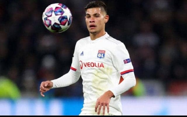 ビッグクラブ注目のブラジル代表MFギマランイスがボックス外から捻じ込んだリヨン初ゴール【ファースト・ゴールズ】