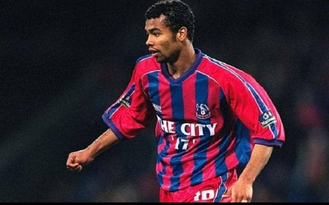 プレミア史に残る名SBアシュリー・コールがパレス時代に決めたプロキャリア初ゴール【ファースト・ゴールズ】