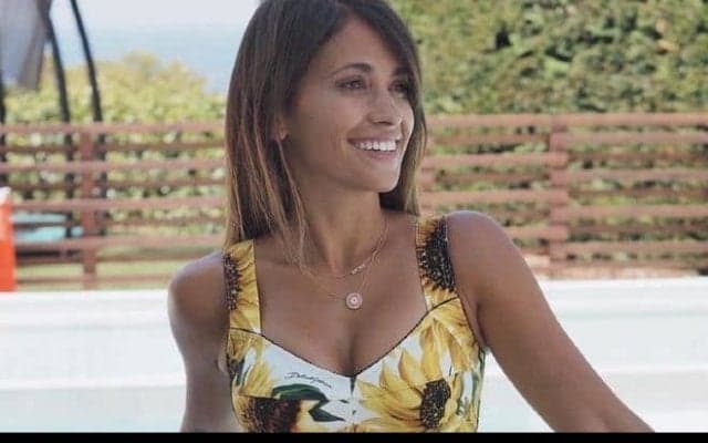 メッシの妻 ボクシングを始める...力強い“ミット打ち”を披露