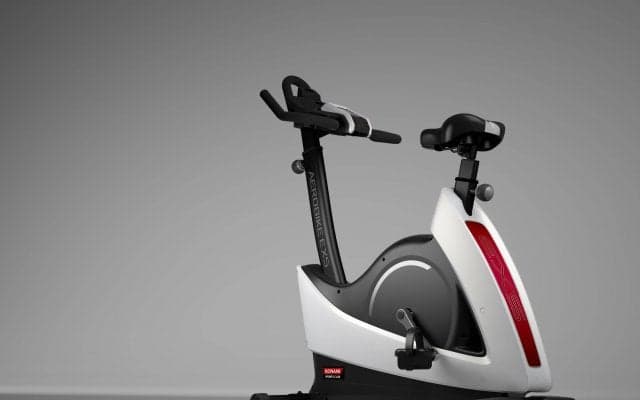 コナミスポーツ、家庭用エアロバイクの最新モデルは本格派で24万円！