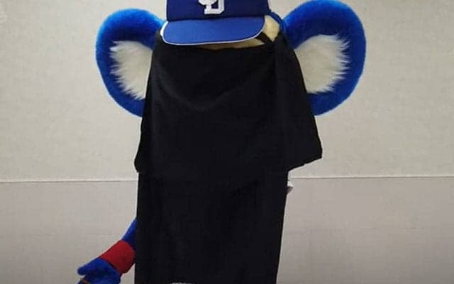 中日ドアラだけ「厳重な目隠しで吹いたw」　マスコット総出の“福笑い対決”がジワる