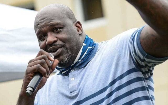 【NBA】216cm怪物シャック、片手でペットボトル4本掴んじゃった　米衝撃「手がデカすぎる」