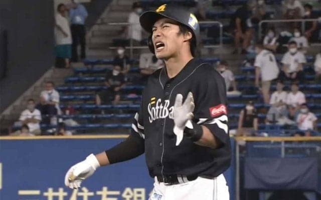 鷹・柳田が思わず「あ、ヤバい」　ファンも爆笑した“伝説”珍プレーに再脚光