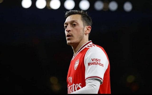 エジルのフェネルバフチェ移籍秒読みに！ イスタンブールに到着