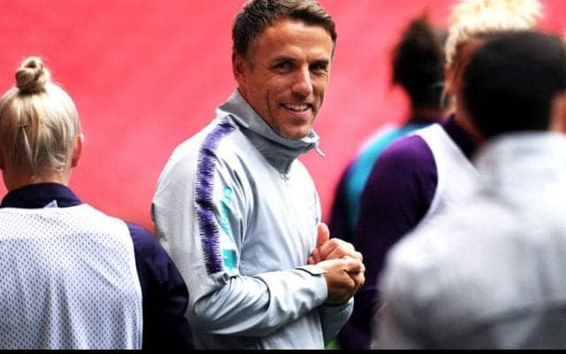 フィル・ネビルがイングランド女子代表監督を辞任、ベッカムの下へ？