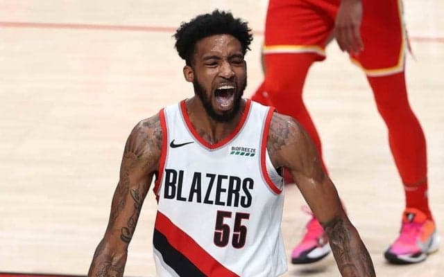 【NBA】頭がリングの高さに…ダンク王の“ド迫力ブロック”に米興奮「飛行機モード」「狂気」