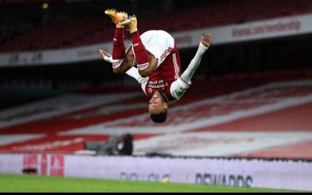 「ミス・オブ・ザ・シーズン」決めていればハットトリック？ オーバメヤンのシュート失敗に「まさかここから…」