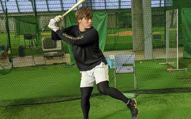 DeNA伊藤裕「さすがに負けてられない」　ドラ2牧の加入で闘志、新打法にも手応え