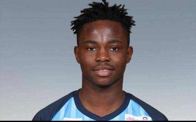 YS横浜、高卒ルーキーFWオニエ・オゴチュクウ・プロミスと契約更新「今シーズンは10点決めます!」