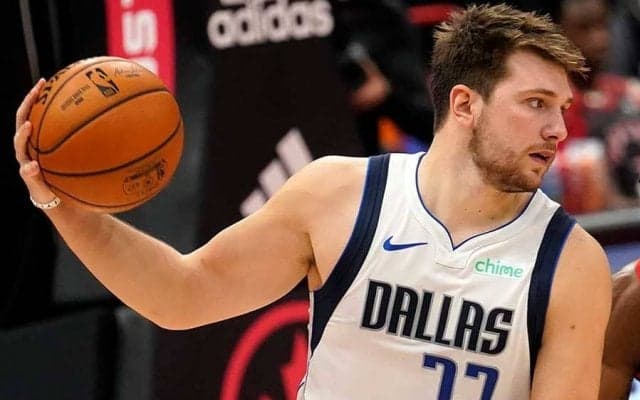【NBA】「ハドウケン！」　相手の意表突くドンチッチの“強肩アシスト”に米感嘆「レーザーだ」