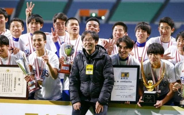 山梨学院・長谷川監督、戦術や分析の裏に隠された“手法”　2年で選手権制覇の理由とは？