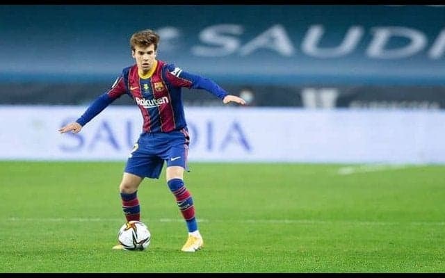 リキ・プッチが主審に食い掛かる「敬意を持って話せ」