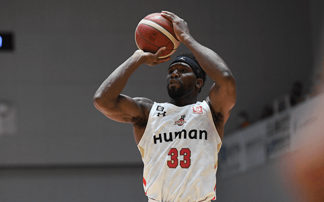 最終Qに13連続得点をマークした大阪エヴェッサ、新潟アルビレックスBBを突き放し今季15勝目を獲得