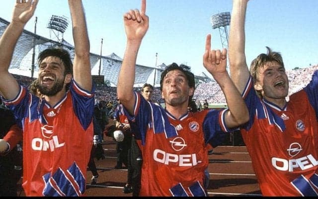 倒れながらでも関係なし！ラッバディアが現役時代に見せたまさかのループシュート【スーパーゴール図鑑/バイエルン編】