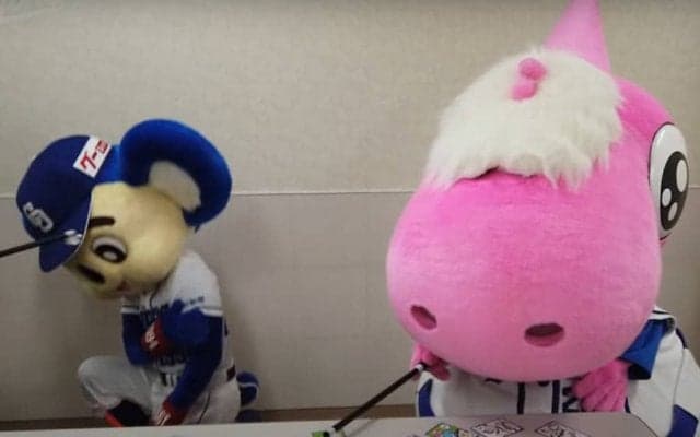 「自粛中に癒やされる」「はああああ可愛い」中日ドアラの“かるた大会”にほっこり
