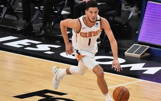 サンズのエース、デビン・ブッカーが左ハムストリングを痛めて1週間以上の欠場か