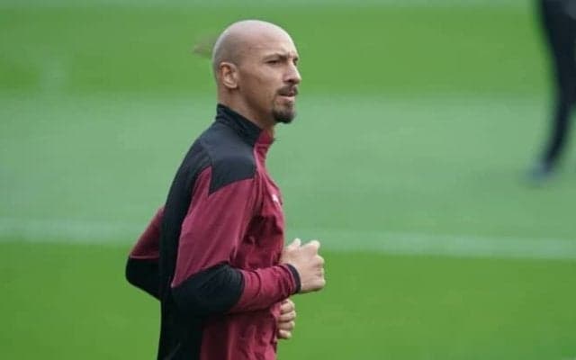 イブラがスキンヘッドに!? SNSで公開した画像が話題...