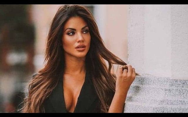 ネイマールとの不倫が噂されたセクシーモデル “持病”を明かして話題に...