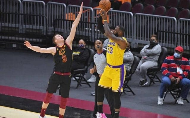 約2年2か月ぶりに故郷で試合に臨んだレブロンが今季最多の46得点でキャブズに勝利