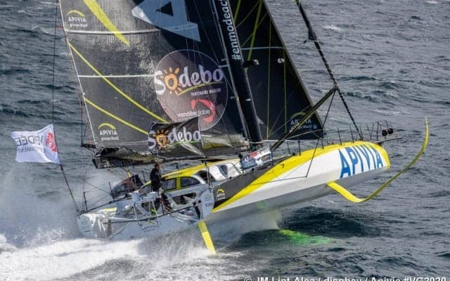 残り一晩。ダリン〈APIVIA〉トップでフランス・ビスケイ湾へ