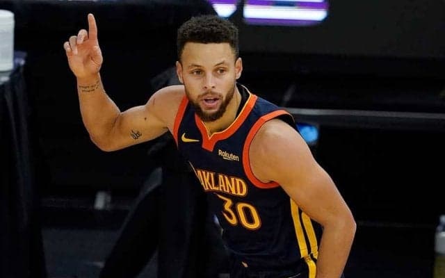 【NBA】名手カリー、6度も跨いだ“キレキレドリブル”に米興奮「相手を躍らせた」「別格だ」