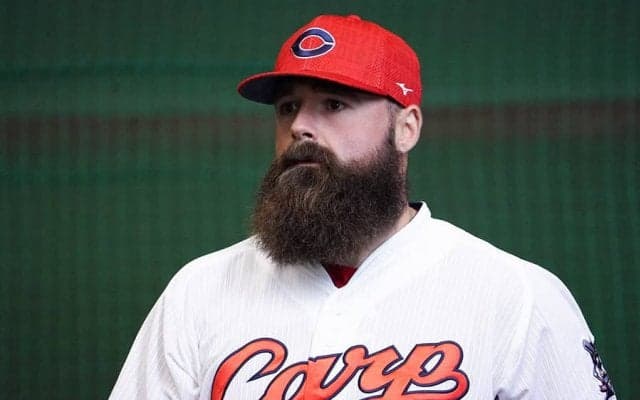 元広島、楽天のDJジョンソンが挙式　髭も健在、美人妻との“幸せ2S”に鈴木誠也も祝福