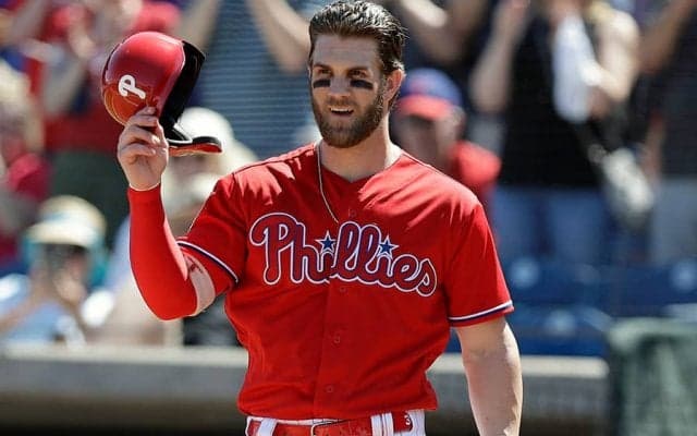 “344億円男”と美人妻が「すごく美しい」　白銀世界での幻想2ショットにファン歓喜