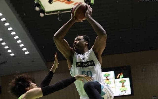 京都が第4Qの攻防を制し北海道に勝利…サイモンが勝負所で連続得点を挙げ20得点10リバウンドの活躍