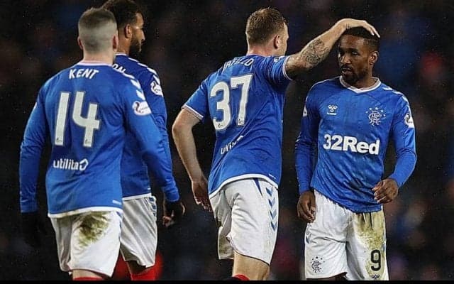 ベテランの技が光る！元英代表デフォーが見せた華麗なノールックヒールパス【ベスト・アシスト】