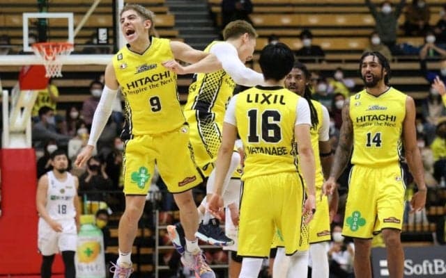 注目の上位対決、『勝利にこだわる起用法』に徹したサンロッカーズ渋谷が宇都宮ブレックスとの激闘を制す